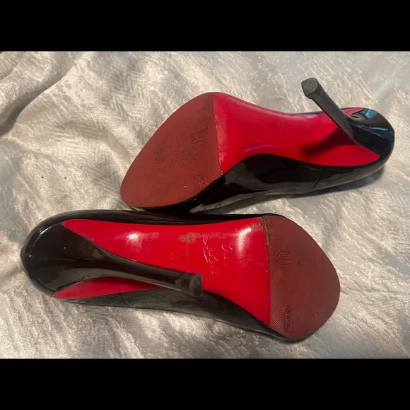 Christian Louboutin Almond Toe Patent Pump - Picture 7 of 7